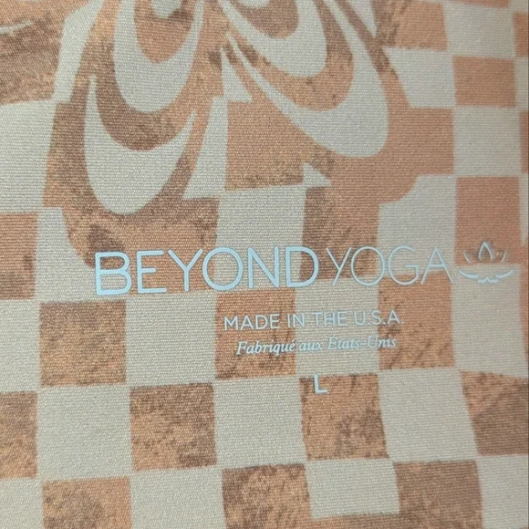 NWT.... BEYOND YOGA Rare Tan Check Flower High Waisted Midi Leggings SIZE L - Picture 3 of 10